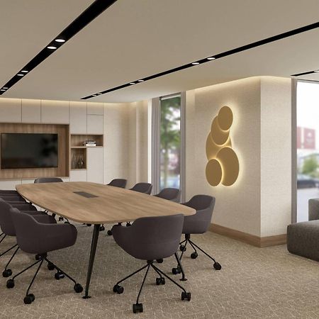Courtyard By Marriott London Heathrow Airport Ξενοδοχείο Harlington  Εξωτερικό φωτογραφία