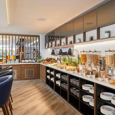 Courtyard By Marriott London Heathrow Airport Ξενοδοχείο Harlington  Εξωτερικό φωτογραφία