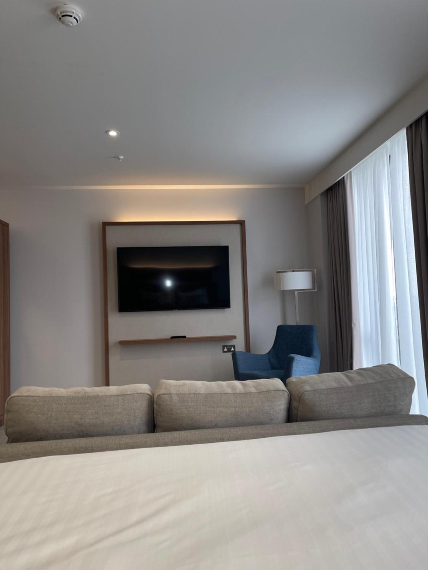 Courtyard By Marriott London Heathrow Airport Ξενοδοχείο Harlington  Εξωτερικό φωτογραφία