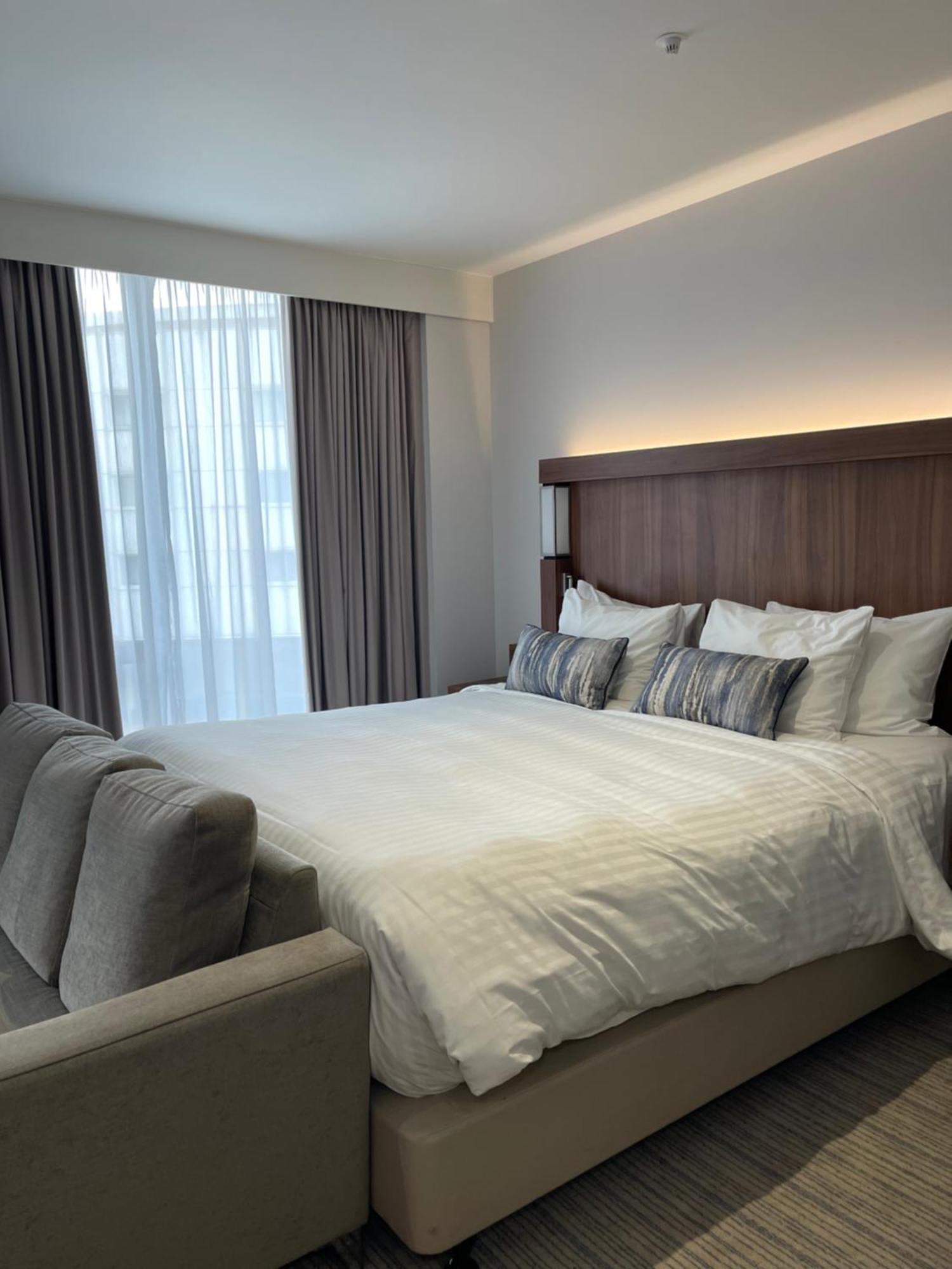 Courtyard By Marriott London Heathrow Airport Ξενοδοχείο Harlington  Εξωτερικό φωτογραφία