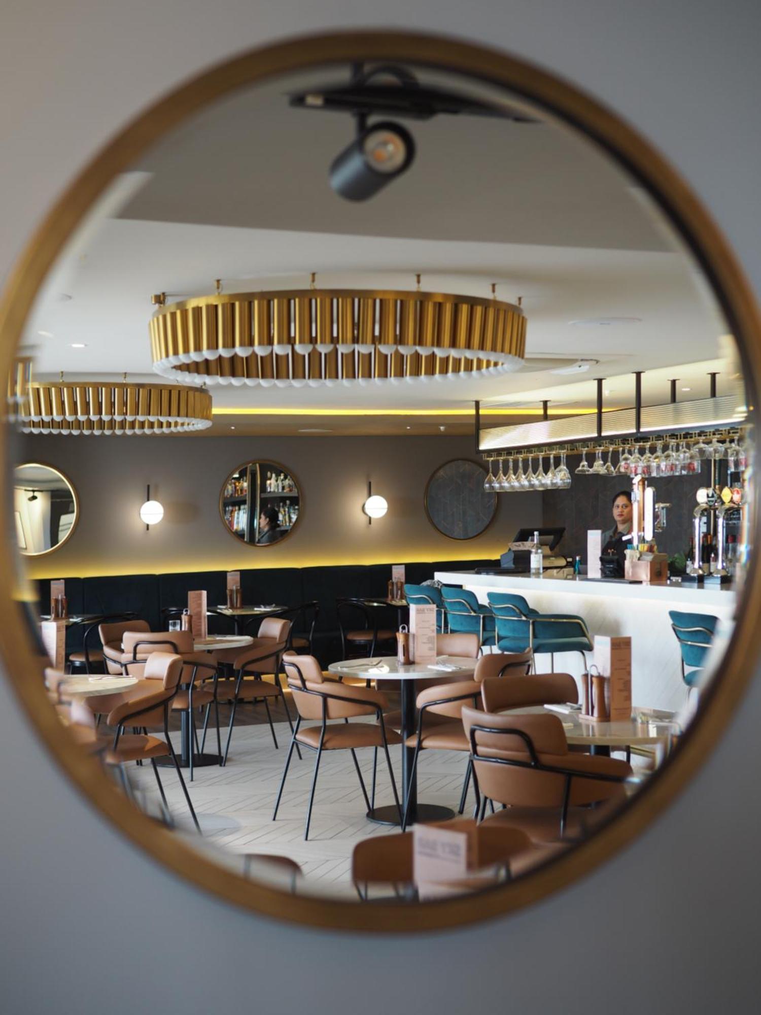 Courtyard By Marriott London Heathrow Airport Ξενοδοχείο Harlington  Εξωτερικό φωτογραφία