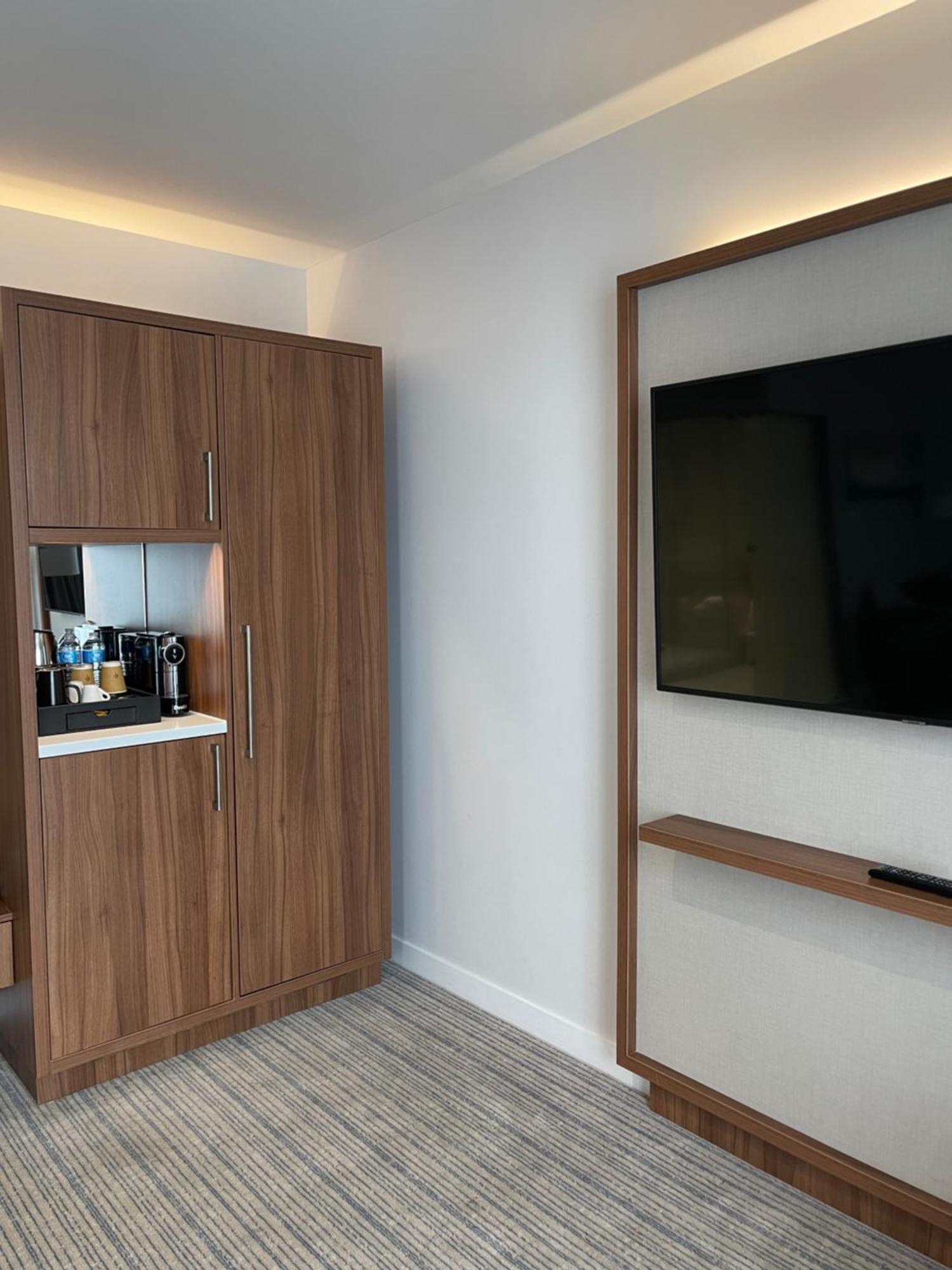 Courtyard By Marriott London Heathrow Airport Ξενοδοχείο Harlington  Εξωτερικό φωτογραφία
