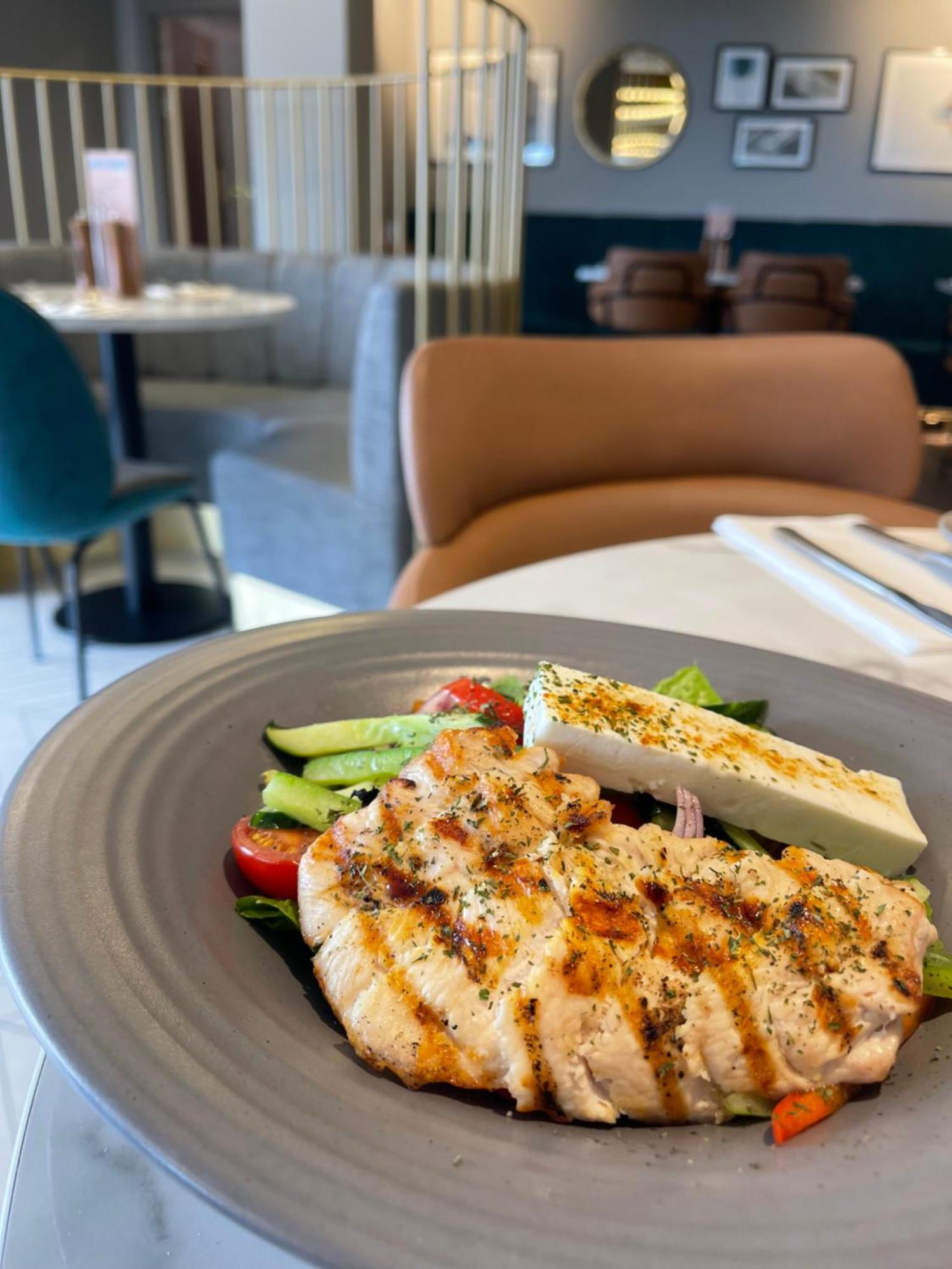 Courtyard By Marriott London Heathrow Airport Ξενοδοχείο Harlington  Εξωτερικό φωτογραφία