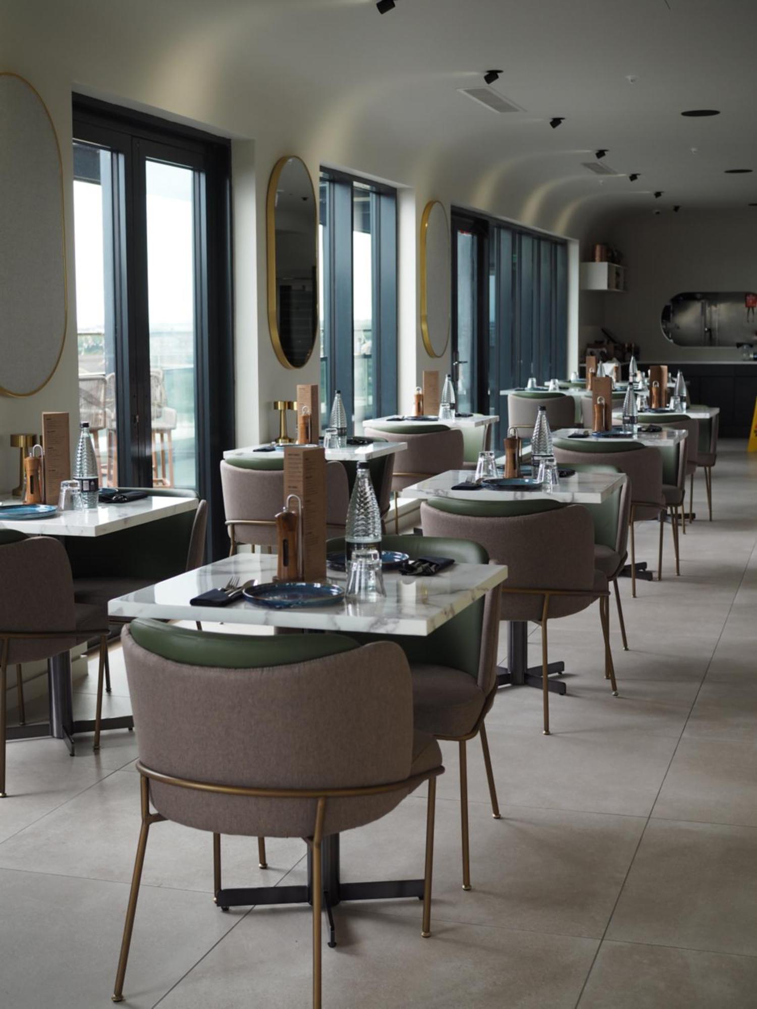 Courtyard By Marriott London Heathrow Airport Ξενοδοχείο Harlington  Εξωτερικό φωτογραφία