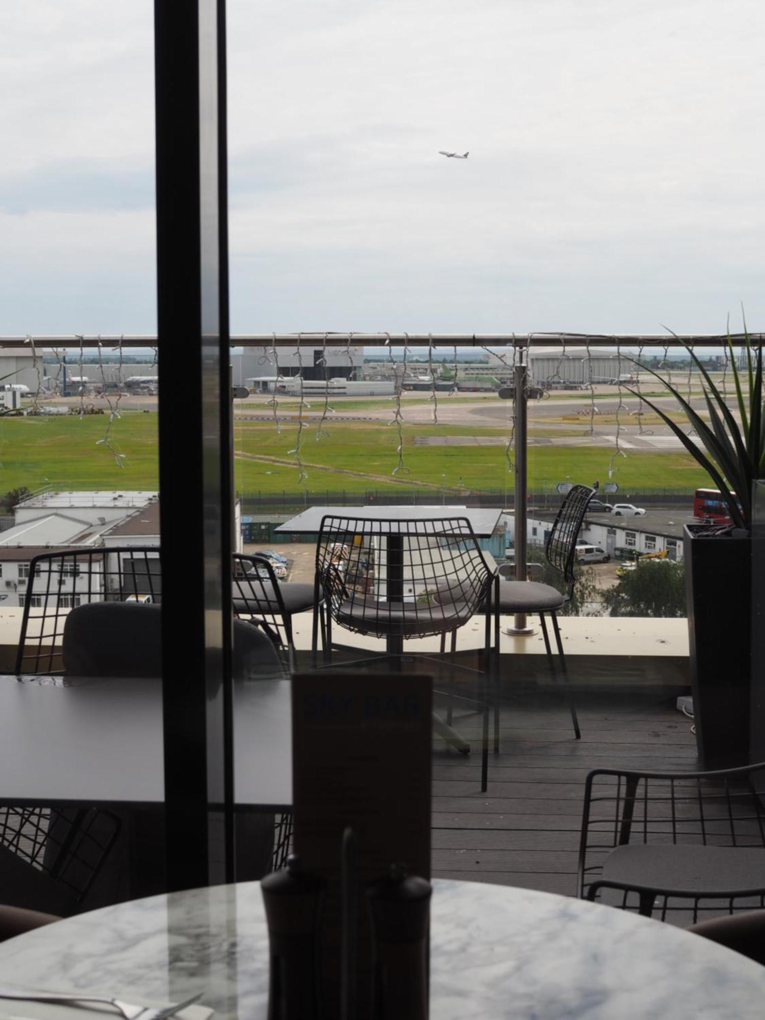 Courtyard By Marriott London Heathrow Airport Ξενοδοχείο Harlington  Εξωτερικό φωτογραφία
