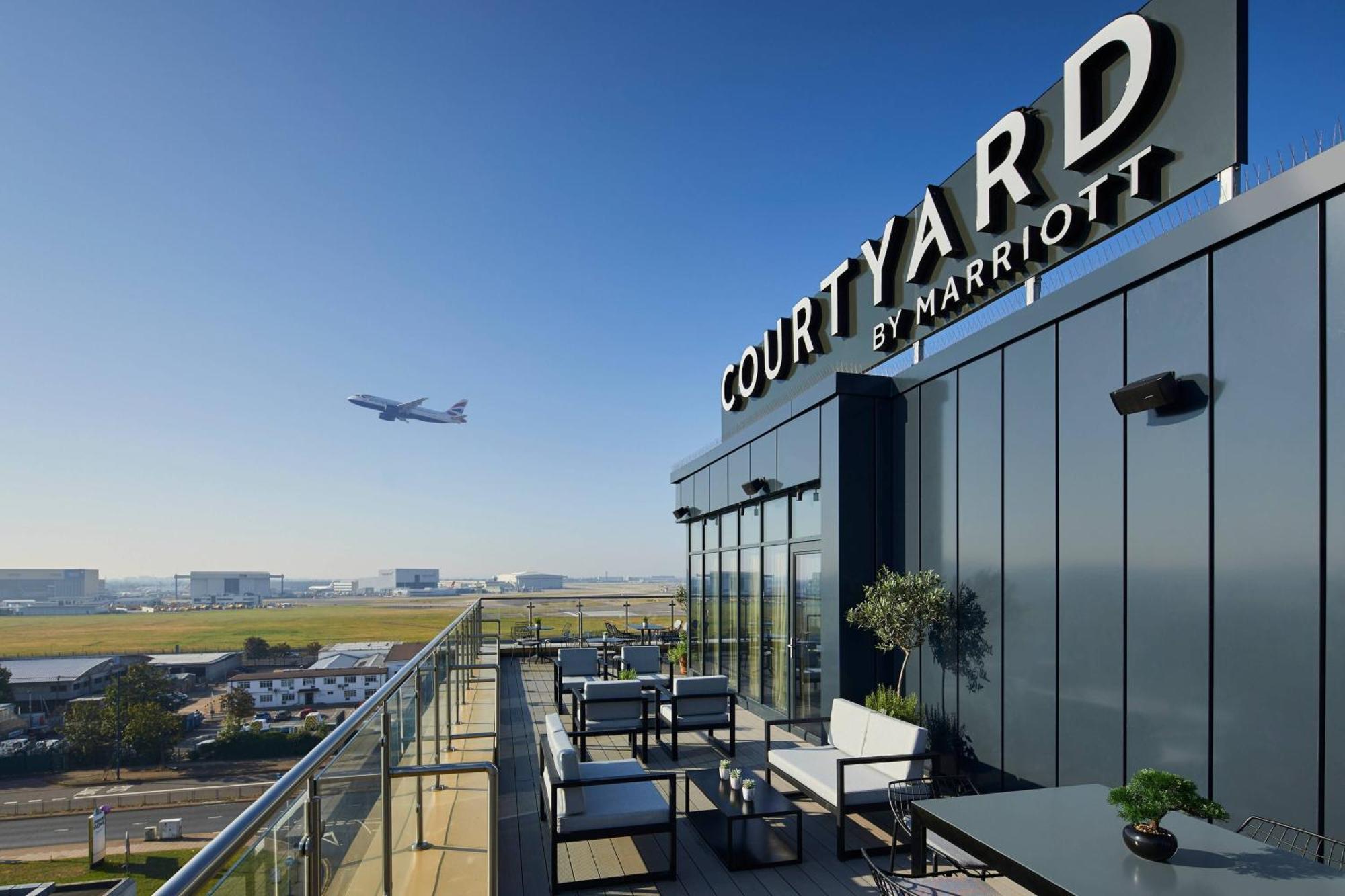 Courtyard By Marriott London Heathrow Airport Ξενοδοχείο Harlington  Εξωτερικό φωτογραφία