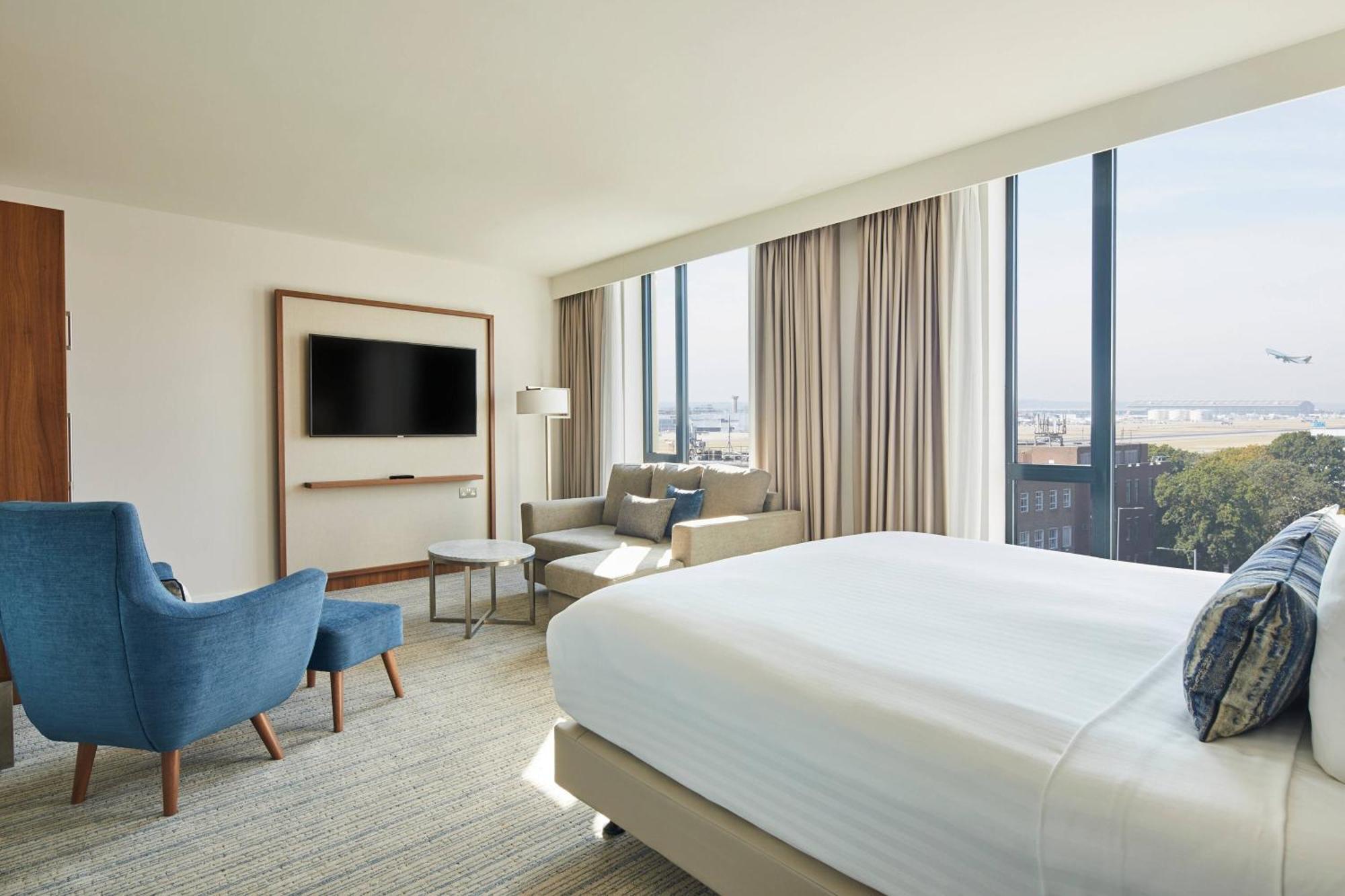 Courtyard By Marriott London Heathrow Airport Ξενοδοχείο Harlington  Εξωτερικό φωτογραφία