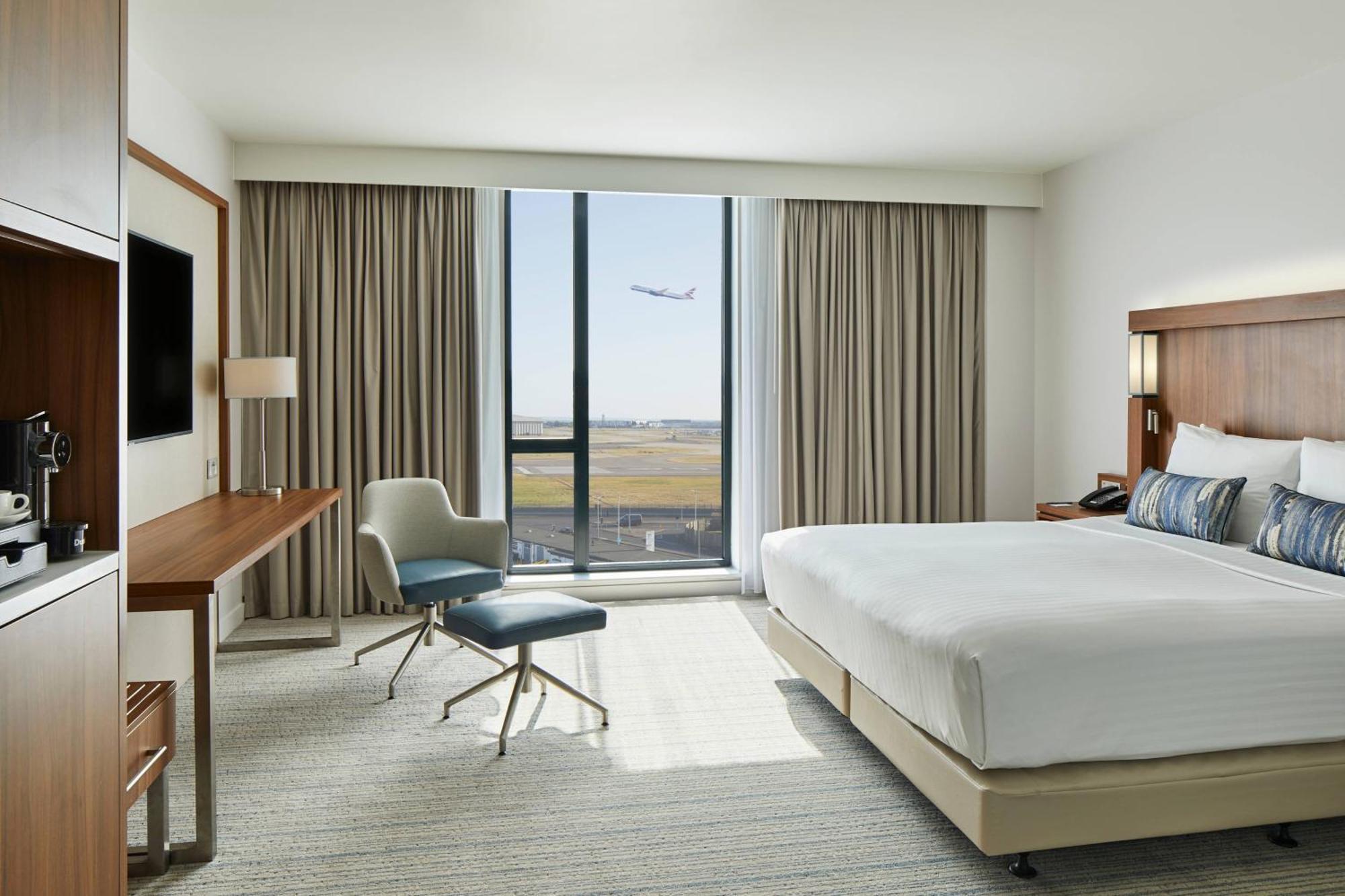 Courtyard By Marriott London Heathrow Airport Ξενοδοχείο Harlington  Εξωτερικό φωτογραφία