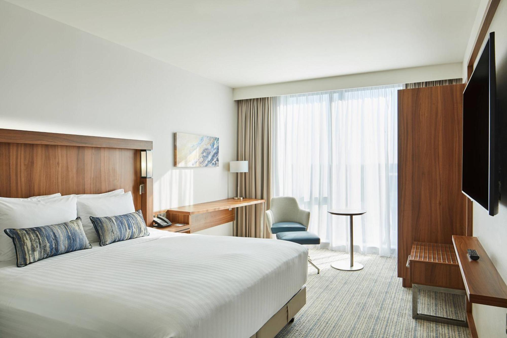 Courtyard By Marriott London Heathrow Airport Ξενοδοχείο Harlington  Εξωτερικό φωτογραφία